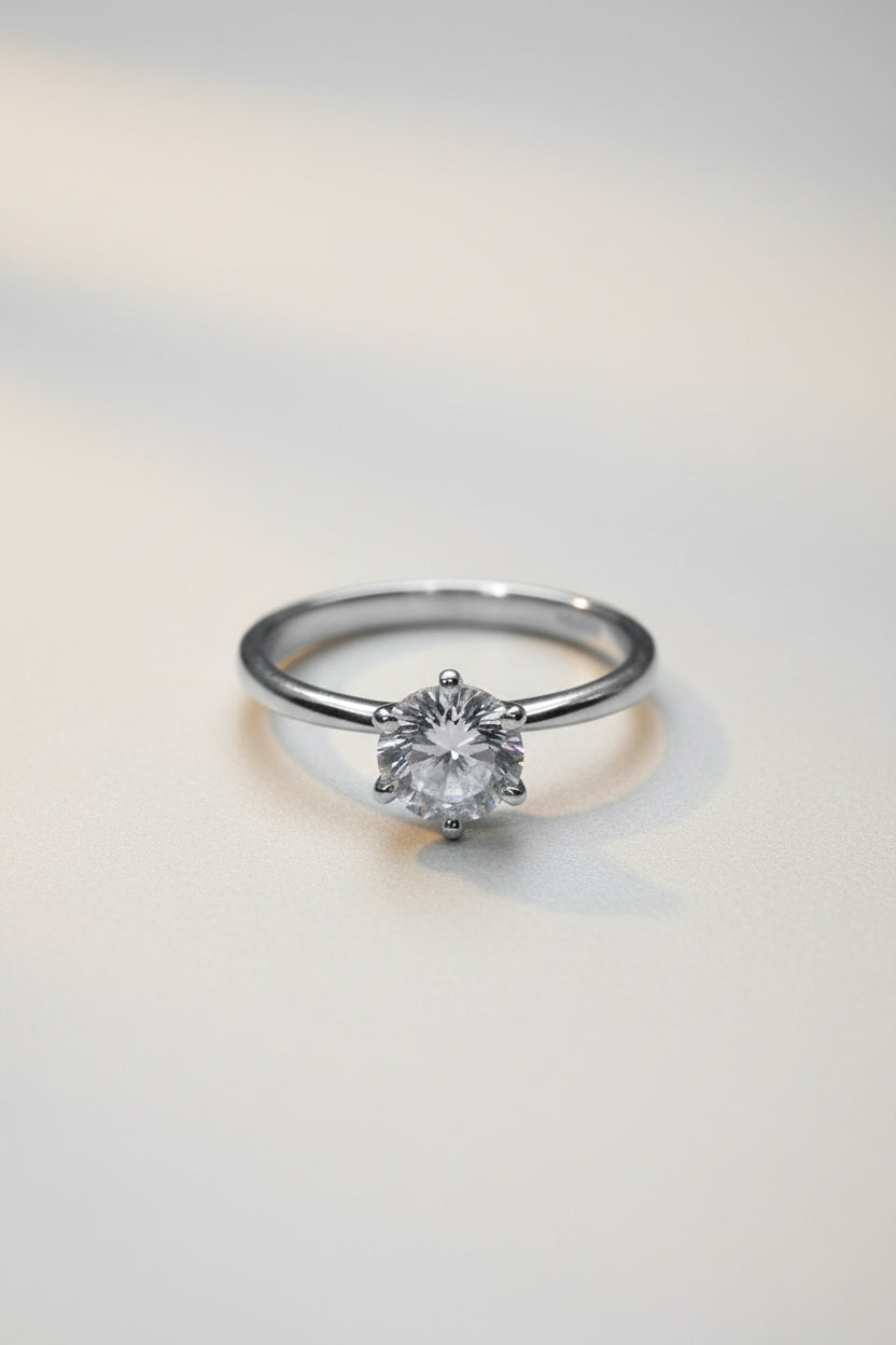 Moissanite Solitaire Ring - Nouvél the Label | moissanite solitaire ring in 925 zilver met ronde steen